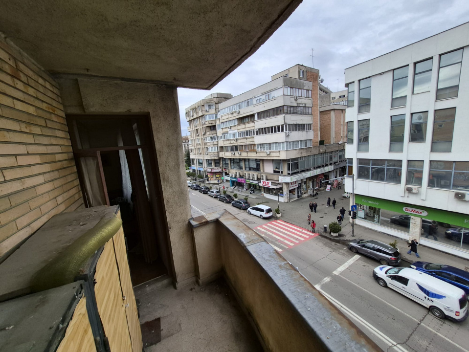 2 camere, etaj intermediar, ultracentral, ideal ce vrei...