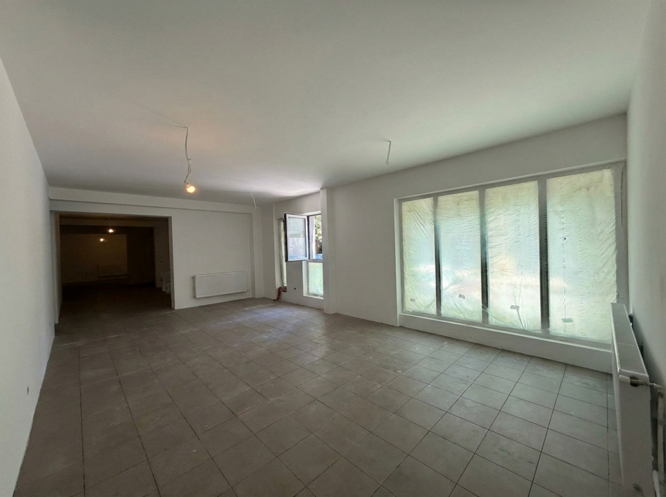 Spatiu Comercial , parter bloc nou construit , zona Nerva Traian