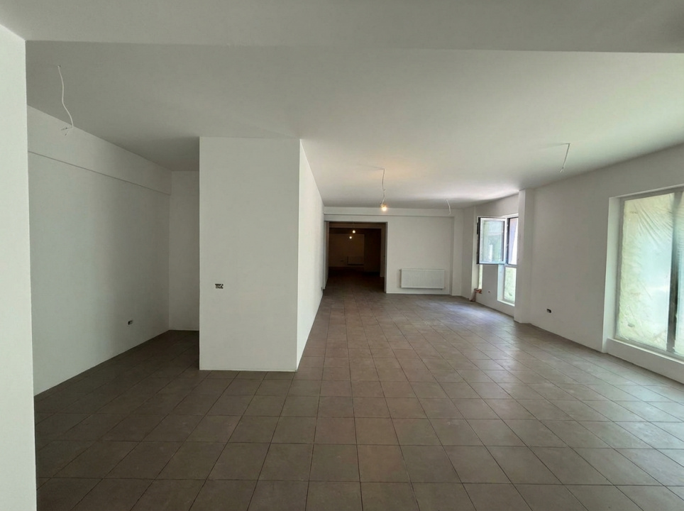 Spatiu Comercial , parter bloc nou construit , zona Nerva Traian