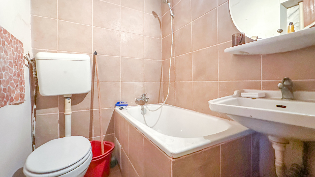 Doamna Ghica, Luntrei - garsoniera de vanzare, COMISION 0