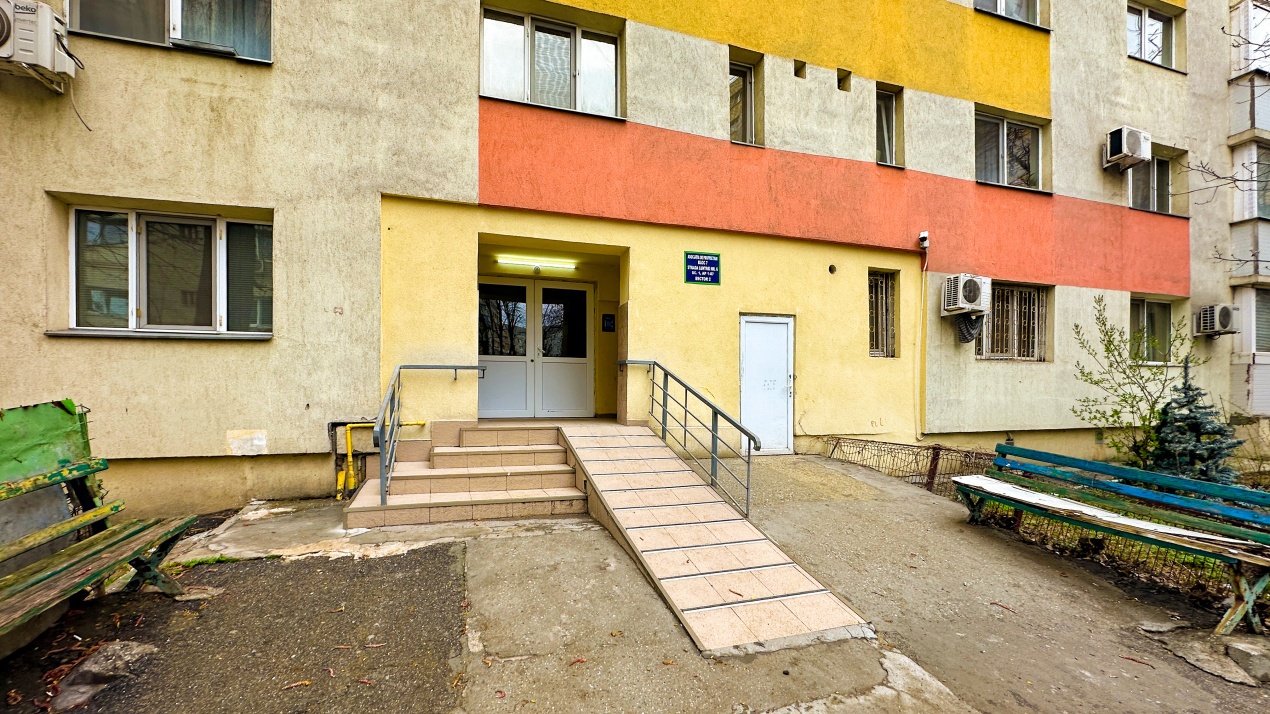 Doamna Ghica, Luntrei - garsoniera de vanzare, COMISION 0