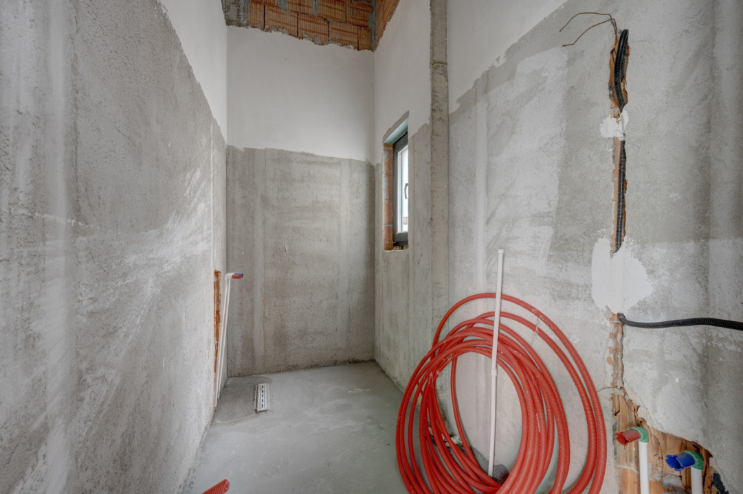 Casa se preda finisata - 4 bai -3 dormitoare - curte - parcare -  metrou Păcii 