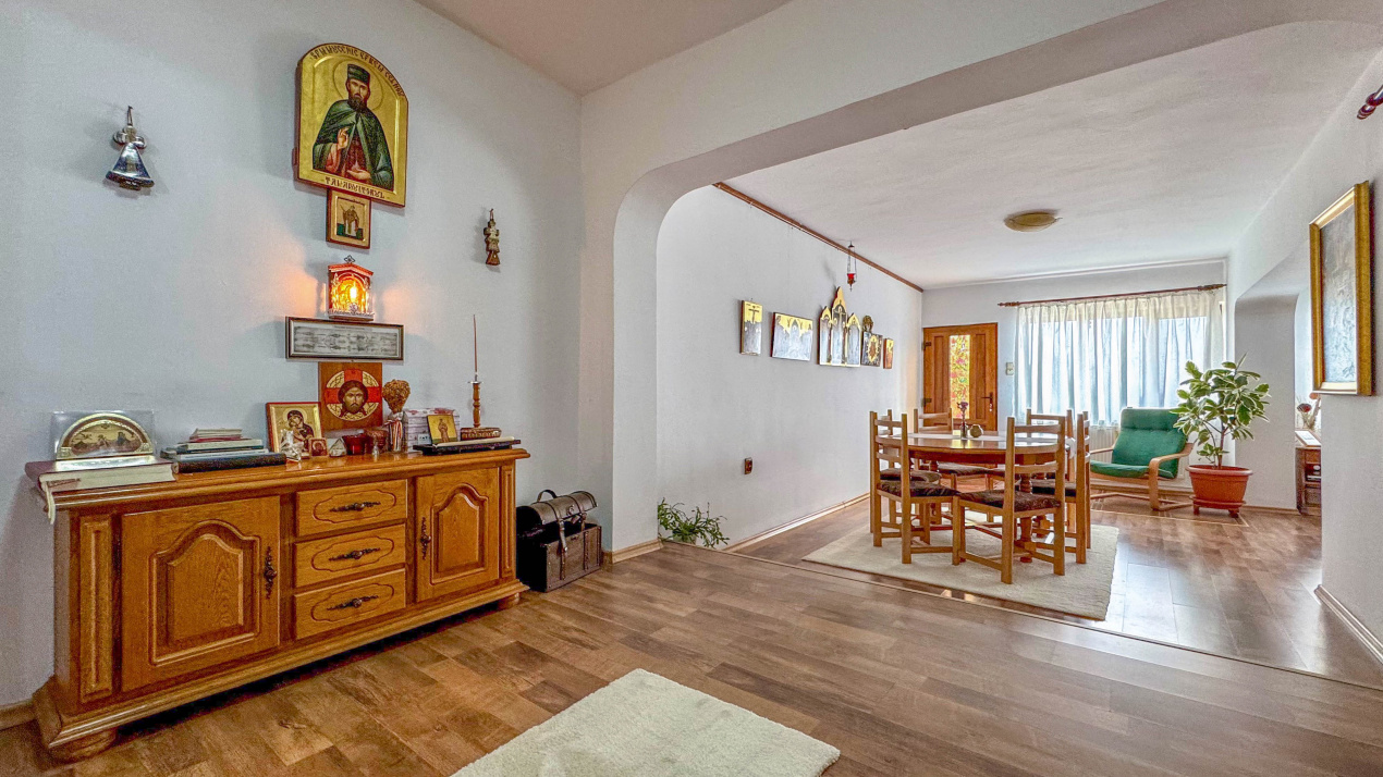 Casa | 356 mpc | Lot 1422 mp | Atelier de creatie | Locuinta/sediu | Baicoi