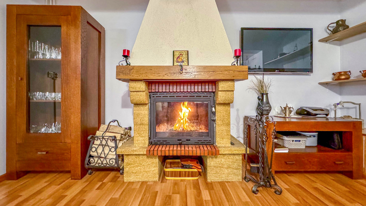 Casa | 356 mpc | Lot 1422 mp | Atelier de creatie | Locuinta/sediu | Baicoi