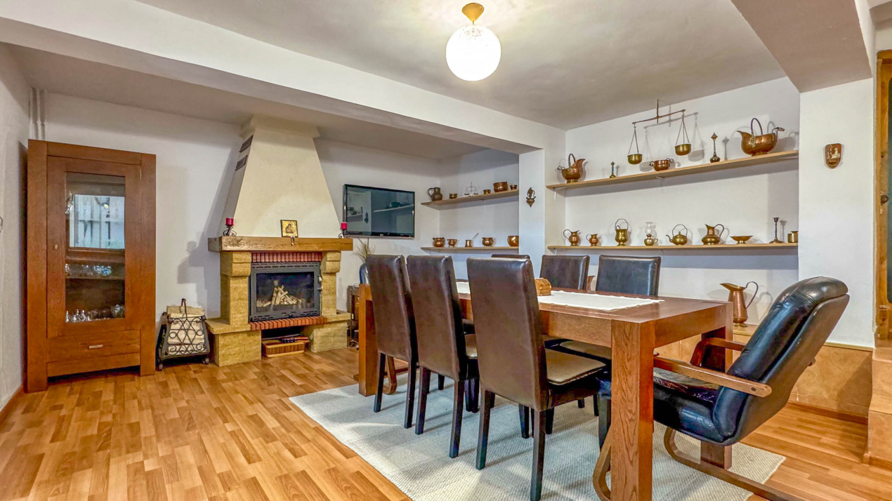 Casa | 356 mpc | Lot 1422 mp | Atelier de creatie | Locuinta/sediu | Baicoi