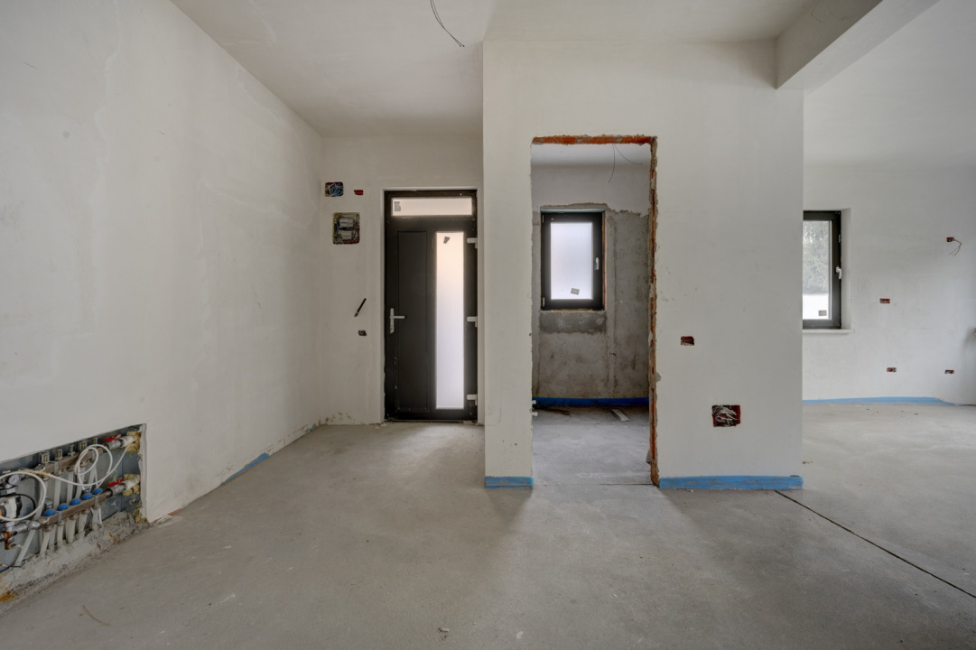 Casa se preda finisata - 4 bai -3 dormitoare - curte - parcare -  metrou Păcii 