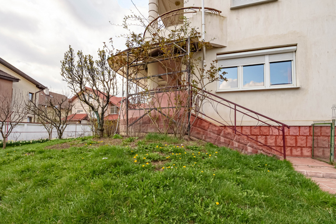 Casa spațioasă cu vedere la Lacul Grivița | 5 dormitoare | teren 793 mp