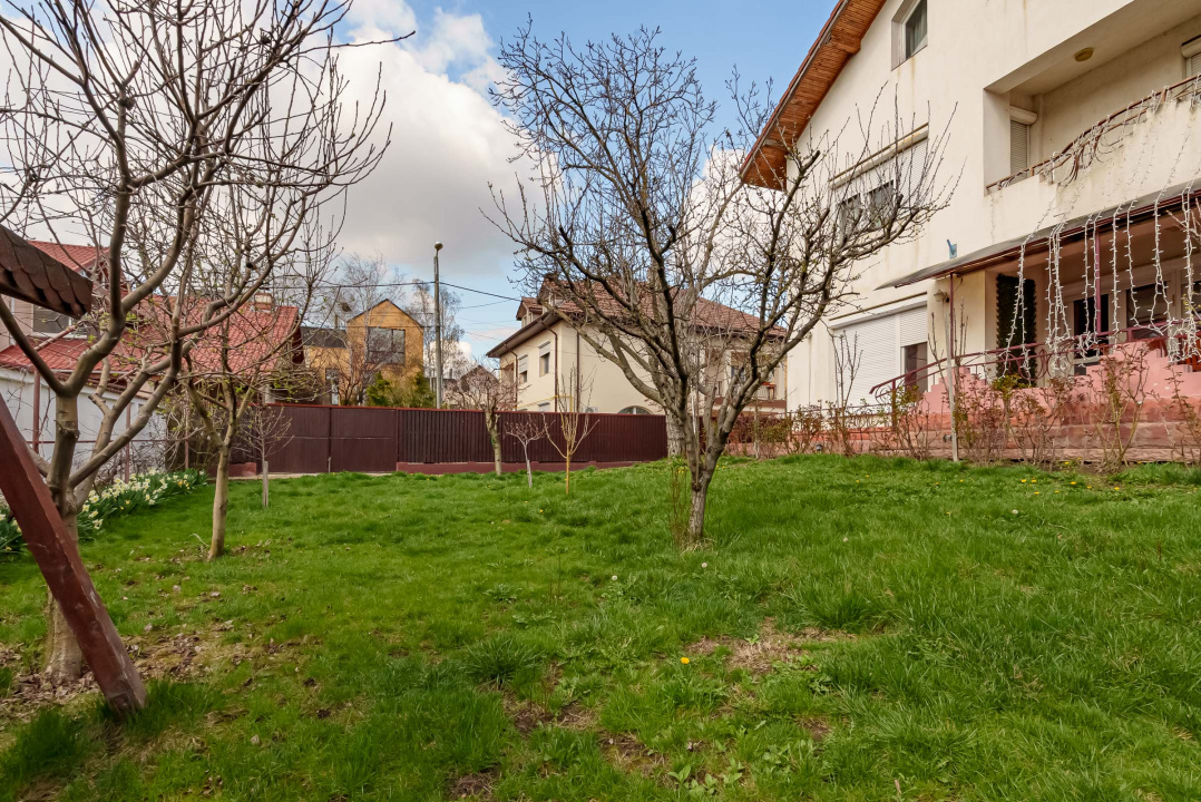 Casa spațioasă cu vedere la Lacul Grivița | 5 dormitoare | teren 793 mp