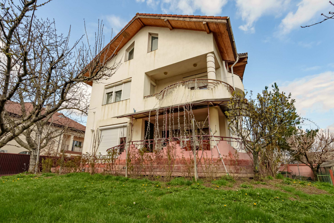 Casa spațioasă cu vedere la Lacul Grivița | 5 dormitoare | teren 793 mp