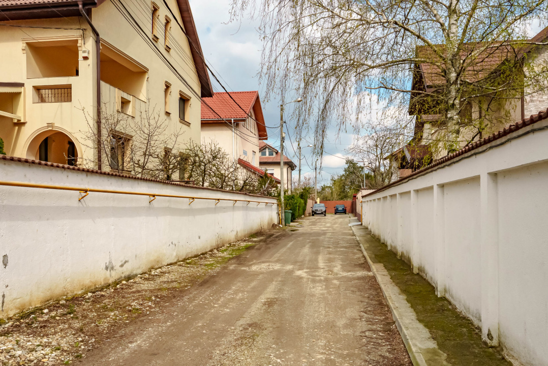 Casa spațioasă cu vedere la Lacul Grivița | 5 dormitoare | teren 793 mp