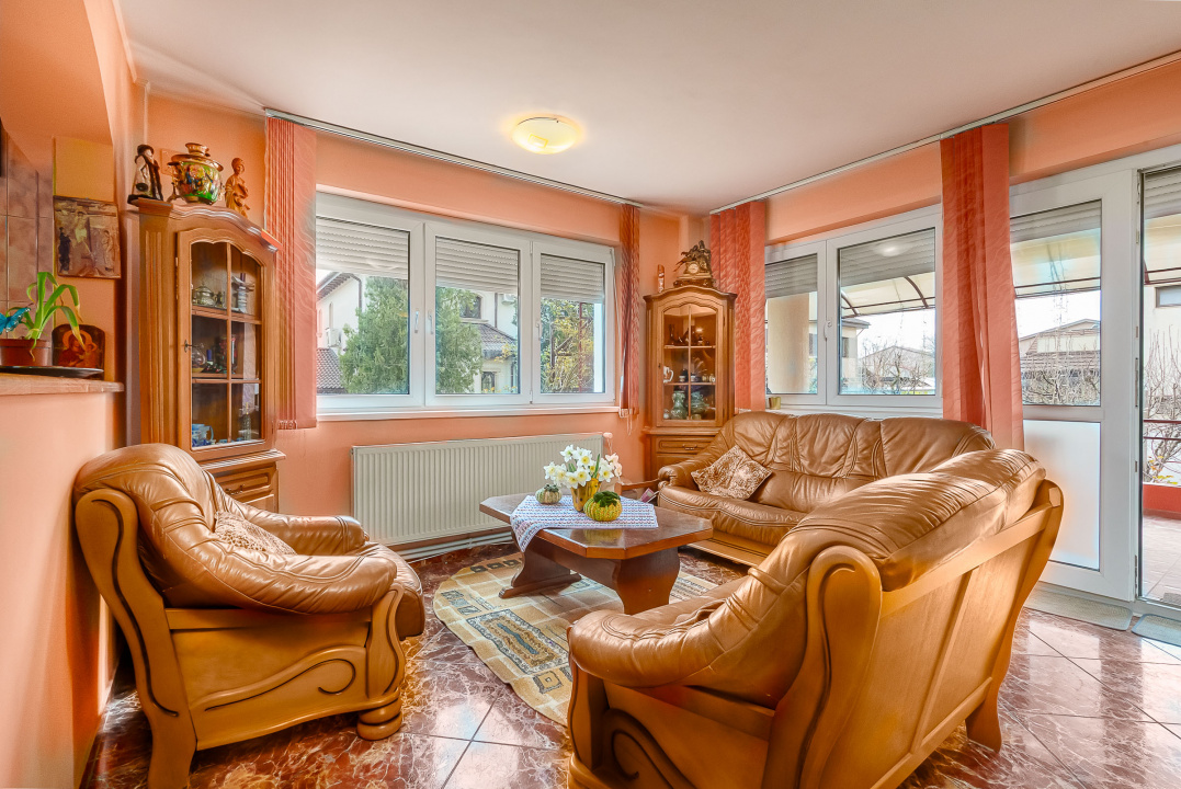 Casa spațioasă cu vedere la Lacul Grivița | 5 dormitoare | teren 793 mp