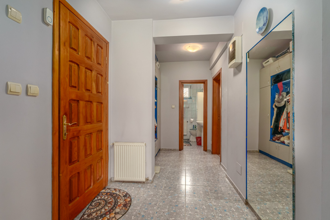 Casa spațioasă cu vedere la Lacul Grivița | 5 dormitoare | teren 793 mp