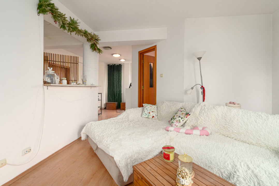 Casa spațioasă cu vedere la Lacul Grivița | 5 dormitoare | teren 793 mp