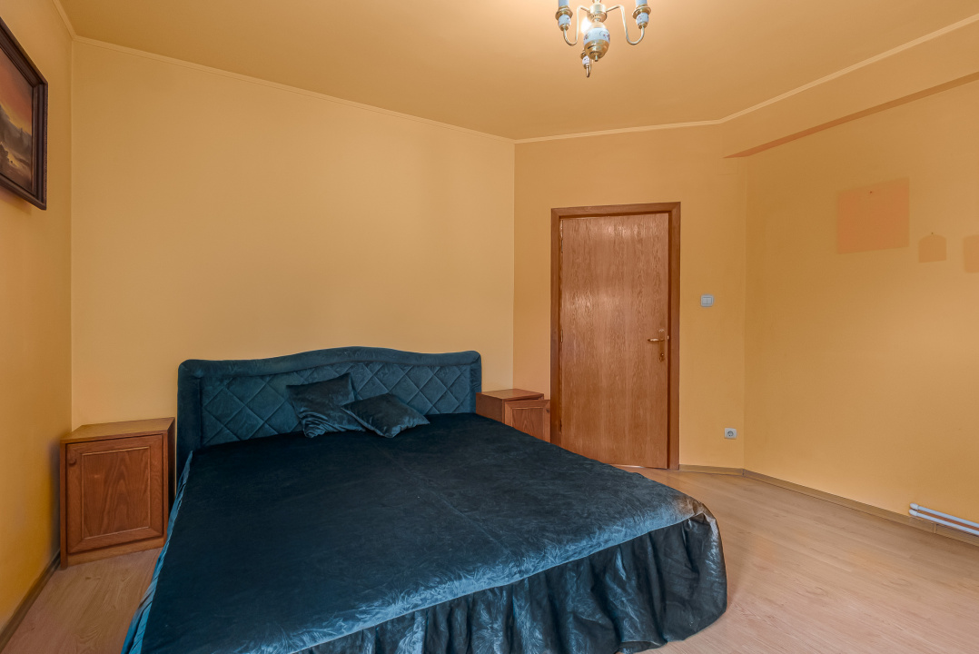 Casa spațioasă cu vedere la Lacul Grivița | 5 dormitoare | teren 793 mp