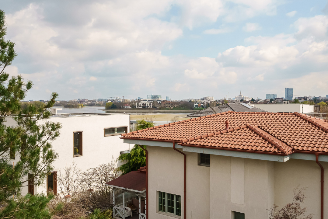 Casa spațioasă cu vedere la Lacul Grivița | 5 dormitoare | teren 793 mp