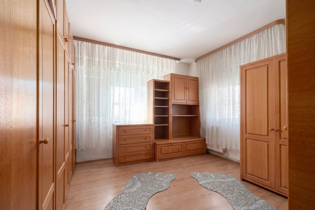 Casa spațioasă cu vedere la Lacul Grivița | 5 dormitoare | teren 793 mp