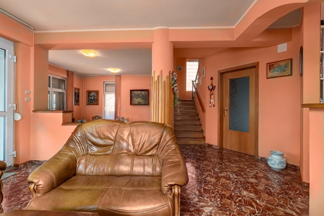 Casa spațioasă cu vedere la Lacul Grivița | 5 dormitoare | teren 793 mp