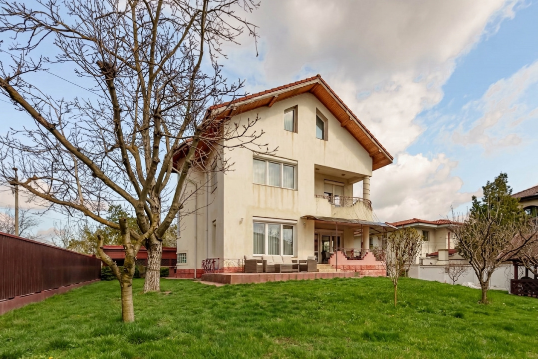 Casa spațioasă cu vedere la Lacul Grivița | 5 dormitoare | teren 793 mp