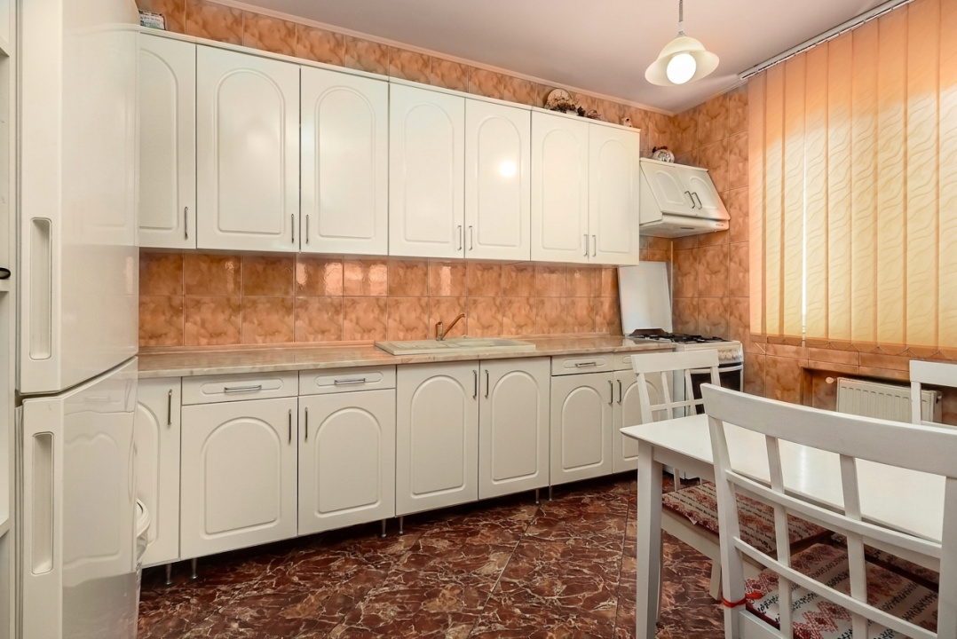 Casa spațioasă cu vedere la Lacul Grivița | 5 dormitoare | teren 793 mp