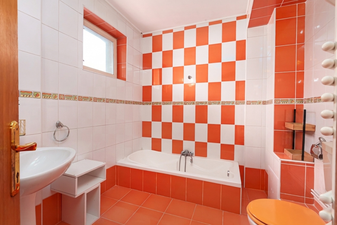 Casa spațioasă cu vedere la Lacul Grivița | 5 dormitoare | teren 793 mp