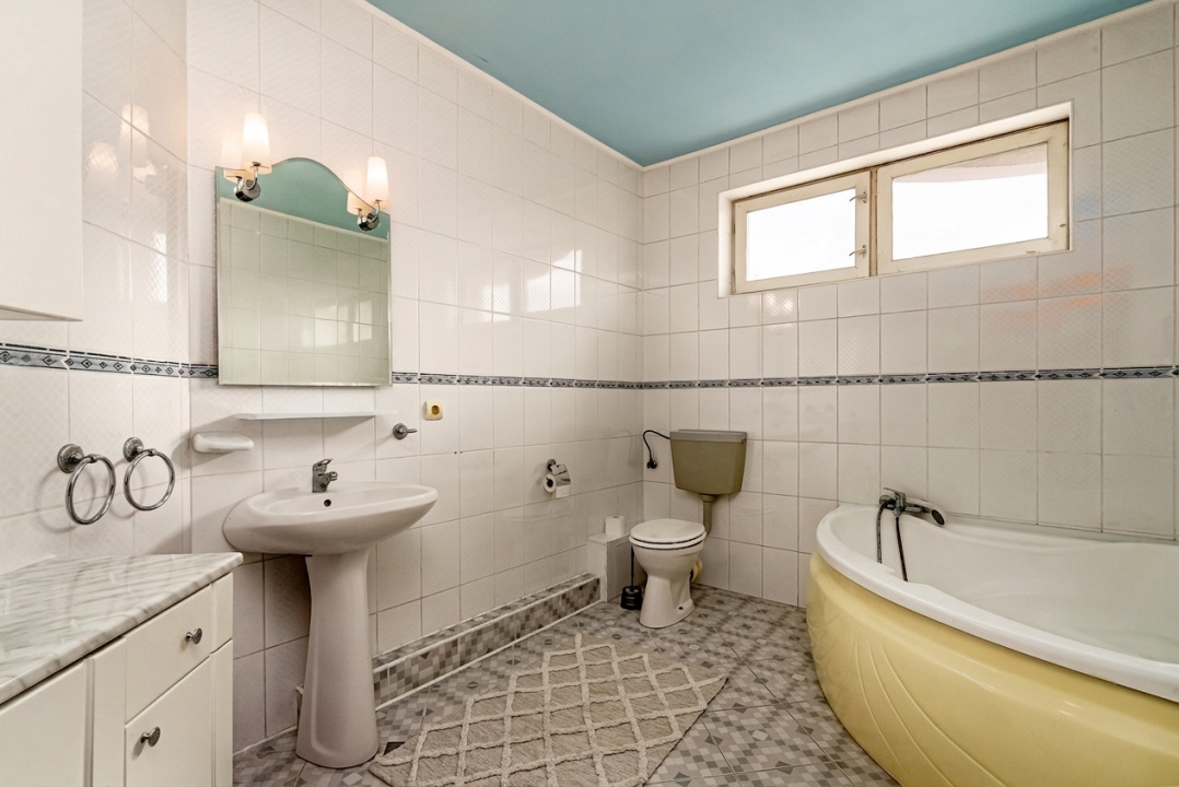 Casa spațioasă cu vedere la Lacul Grivița | 5 dormitoare | teren 793 mp