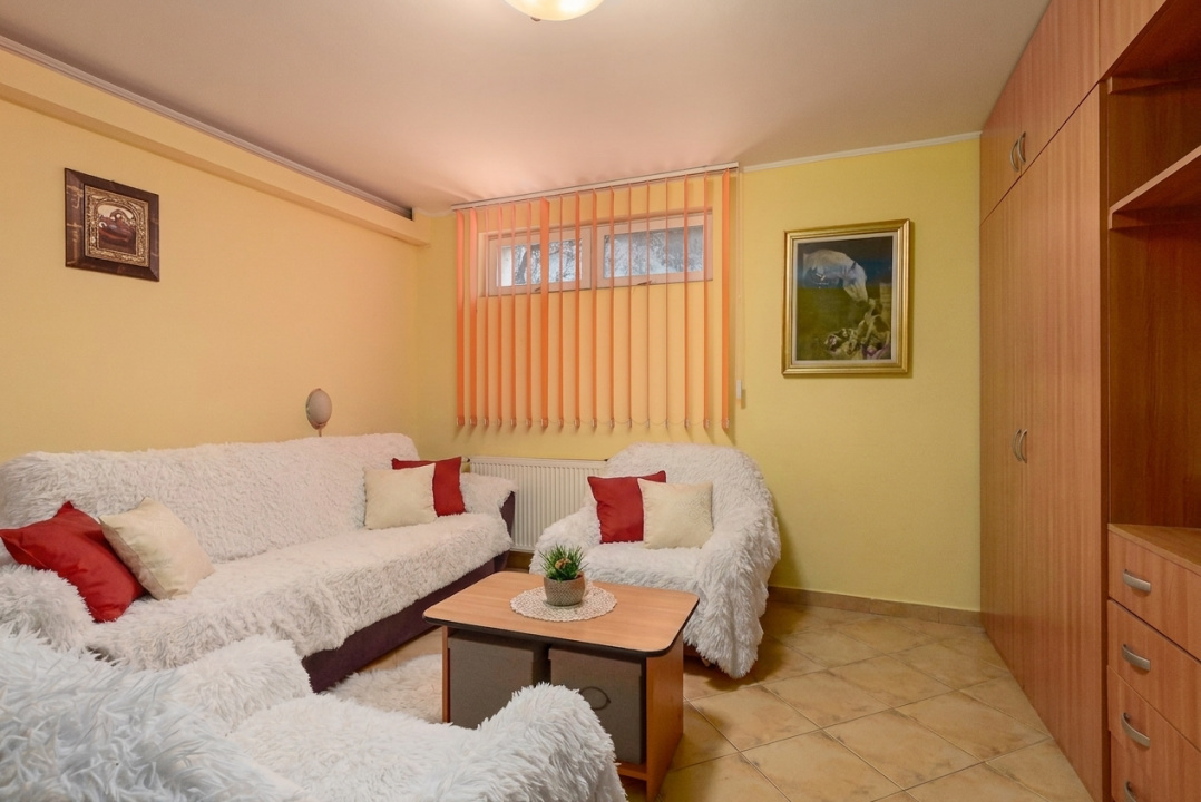 Casa spațioasă cu vedere la Lacul Grivița | 5 dormitoare | teren 793 mp