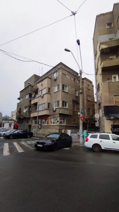 Bloc 30 camere - Piata Foisorul de Foc - 525000 euro