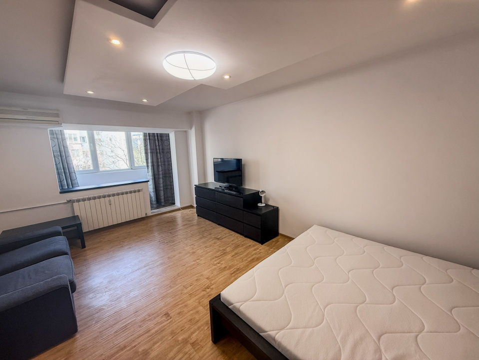 Studio decomandat 39 mp, etaj 3, mobilat complet — Unirii