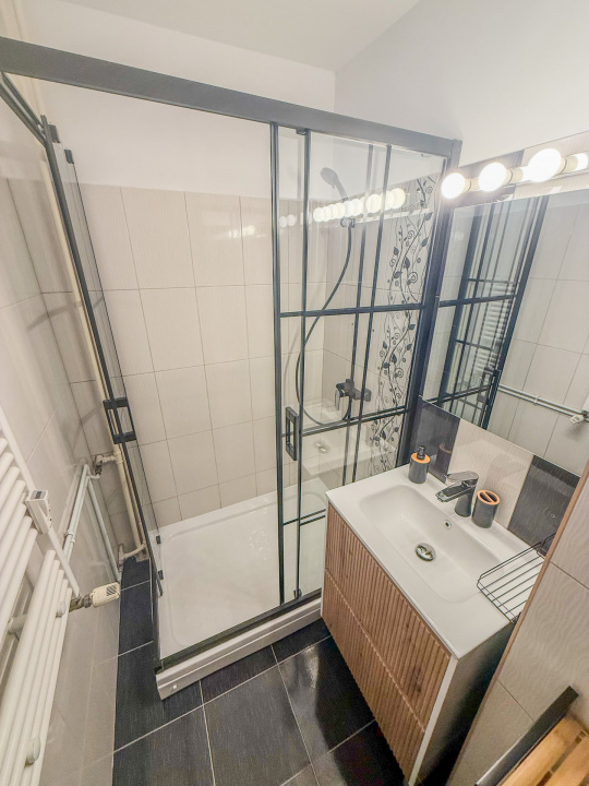 Studio decomandat 39 mp, etaj 3, mobilat complet — Unirii