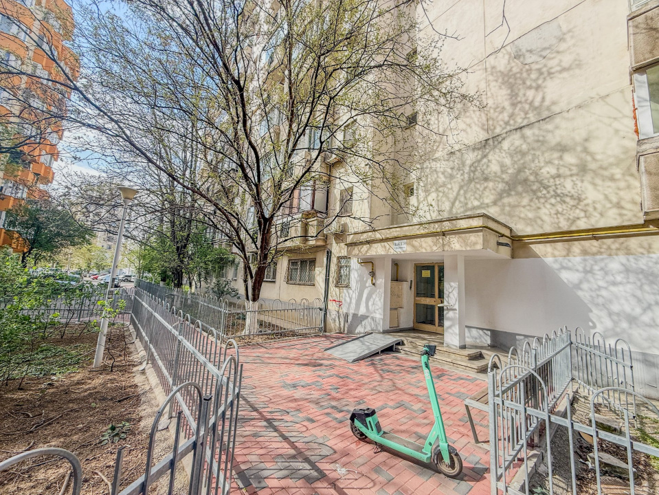 Studio decomandat 39 mp, etaj 3, mobilat complet — Unirii