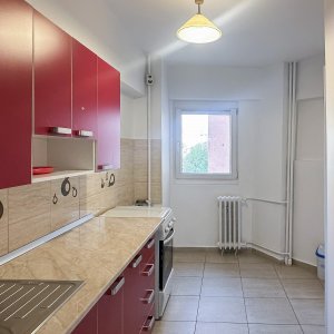 Apartament 3 camere, 2 balcoane, bloc reabilitat – B-dul Moșilor intersecție Emi