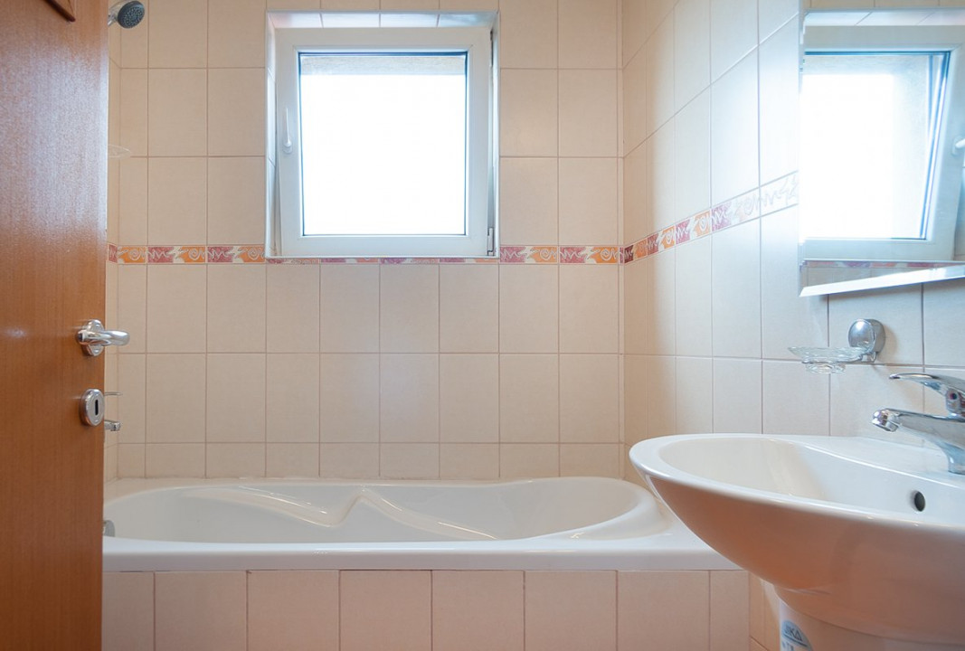 2 Camere Piata Alba Iulia  - bloc 2008