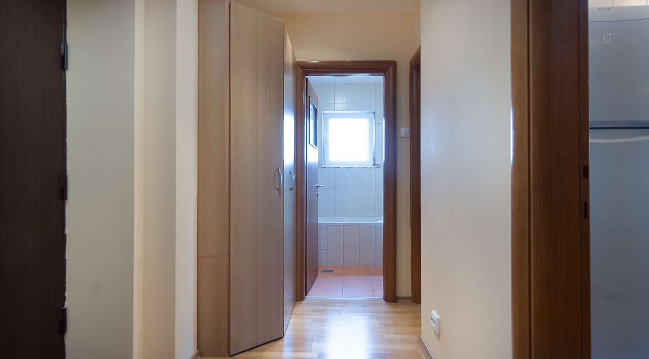 2 Camere Piata Alba Iulia  - bloc 2008