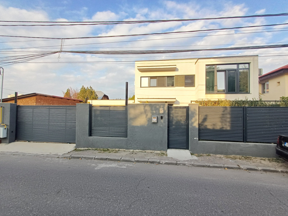 Vila superba P+1 cu teren liber 340 mp Fundeni