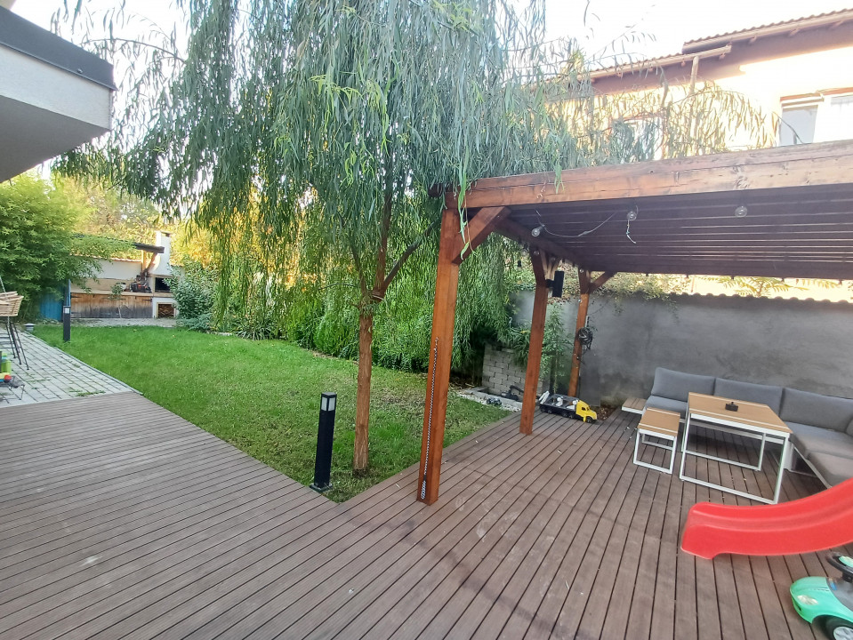 Vila superba P+1 cu teren liber 340 mp Fundeni