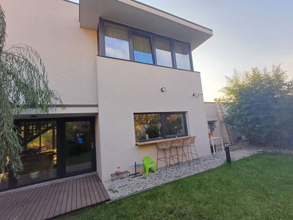 Vila superba P+1 cu teren liber 340 mp Fundeni