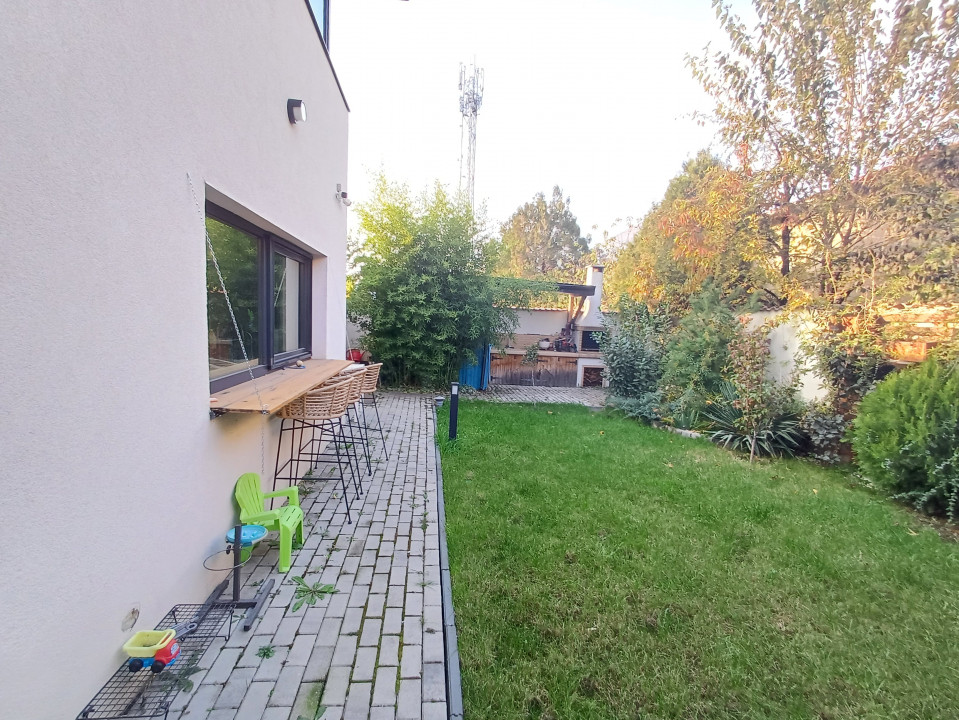 Vila superba P+1 cu teren liber 340 mp Fundeni