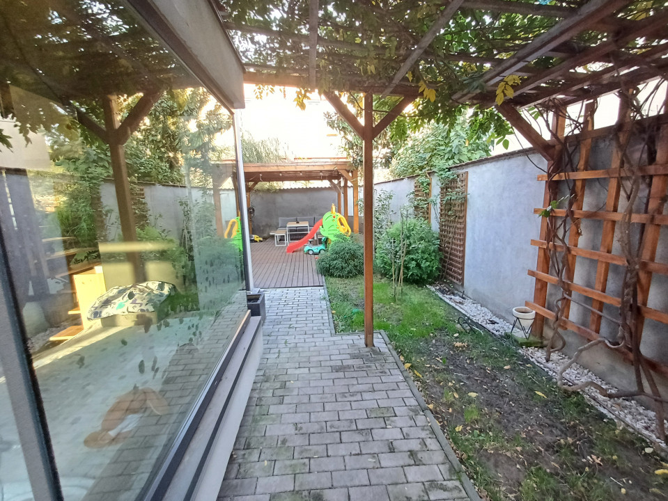 Vila superba P+1 cu teren liber 340 mp Fundeni