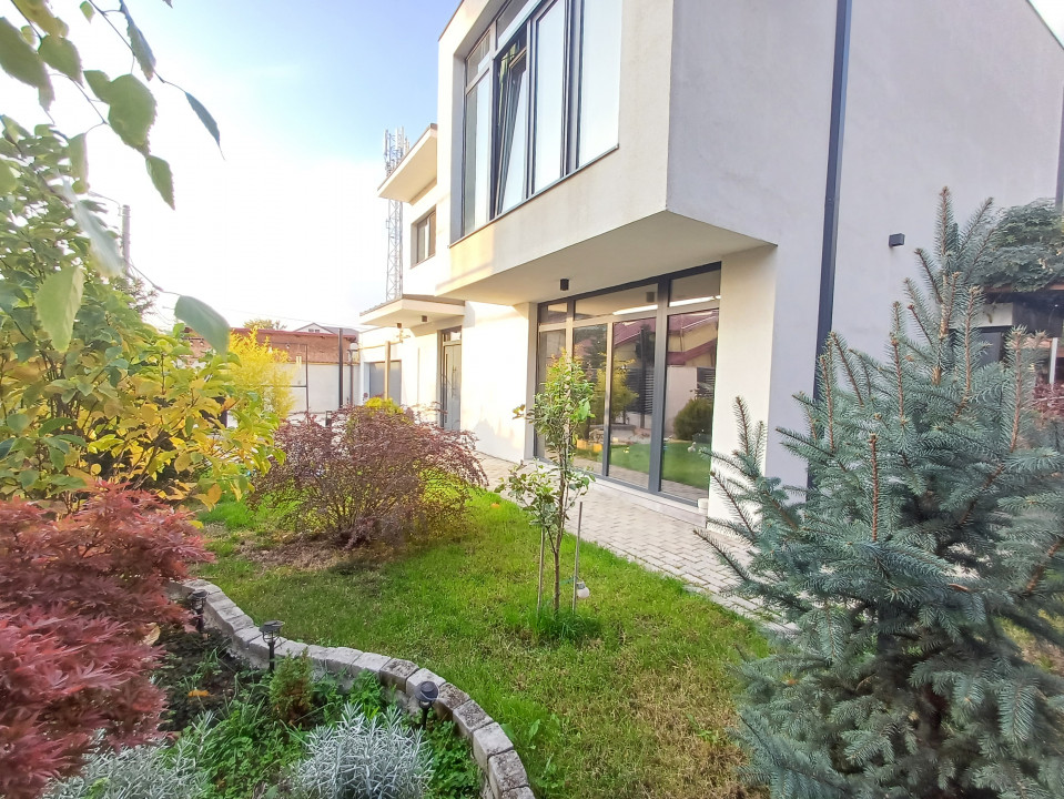 Vila superba P+1 cu teren liber 340 mp Fundeni