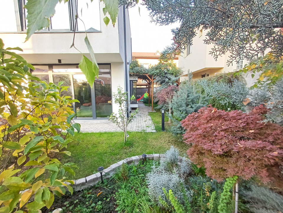 Vila superba P+1 cu teren liber 340 mp Fundeni