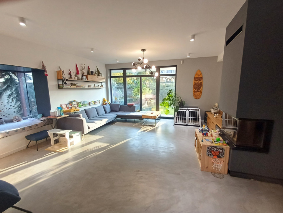 Vila superba P+1 cu teren liber 340 mp Fundeni