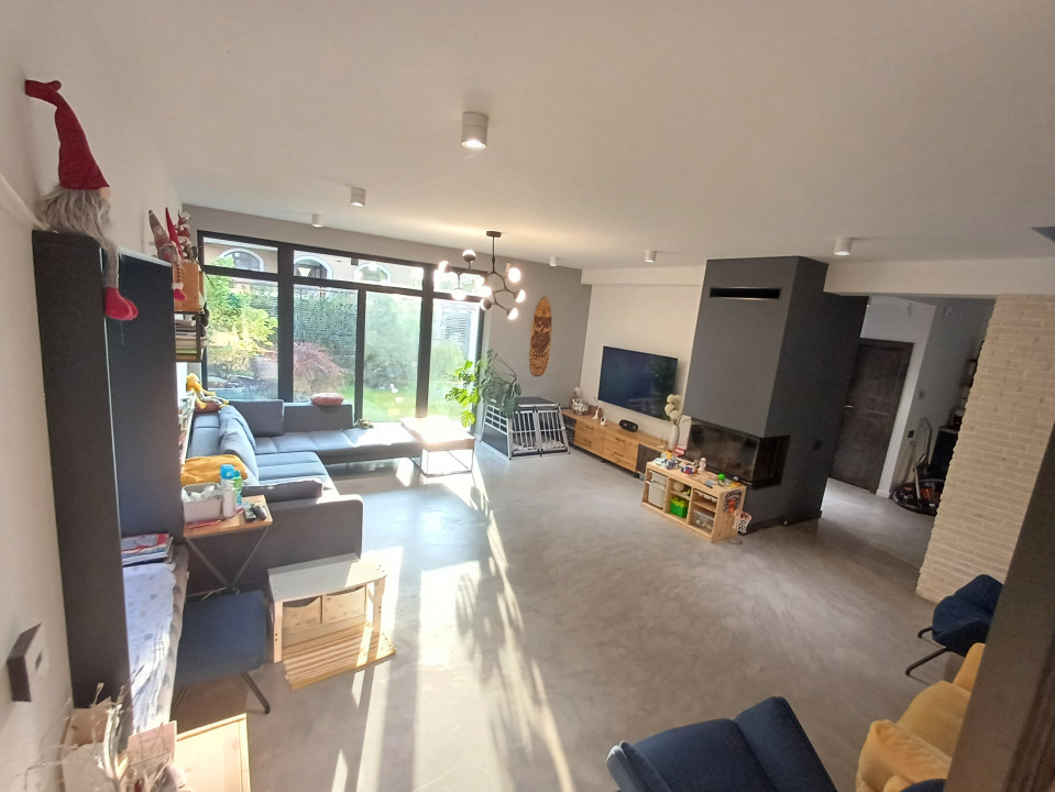 Vila superba P+1 cu teren liber 340 mp Fundeni