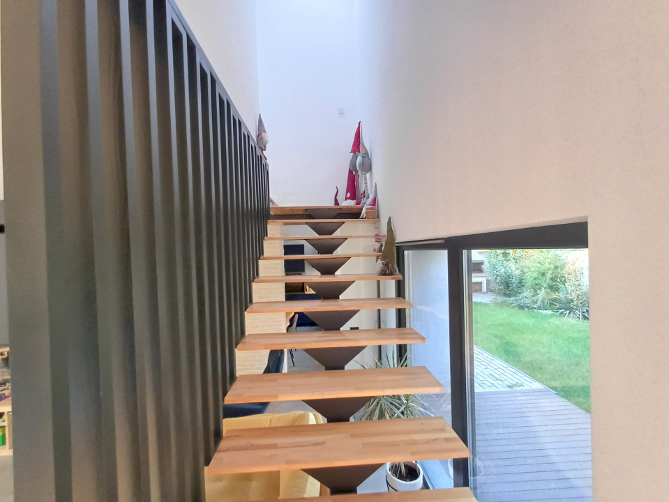 Vila superba P+1 cu teren liber 340 mp Fundeni