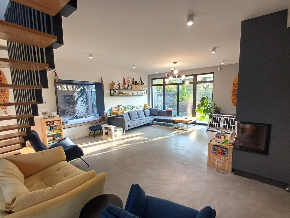 Vila superba P+1 cu teren liber 340 mp Fundeni