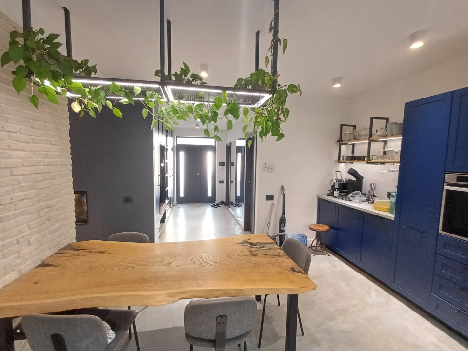 Vila superba P+1 cu teren liber 340 mp Fundeni