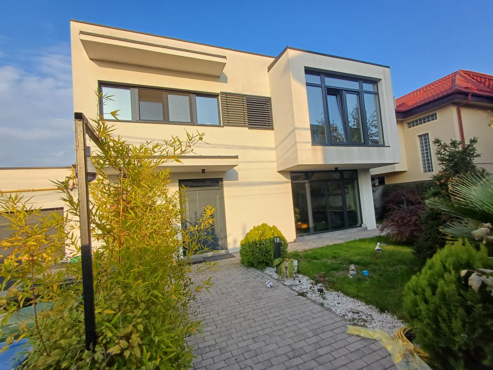 Vila superba P+1 cu teren liber 340 mp Fundeni