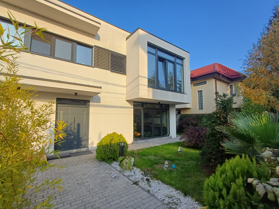 Vila superba P+1 cu teren liber 340 mp Fundeni