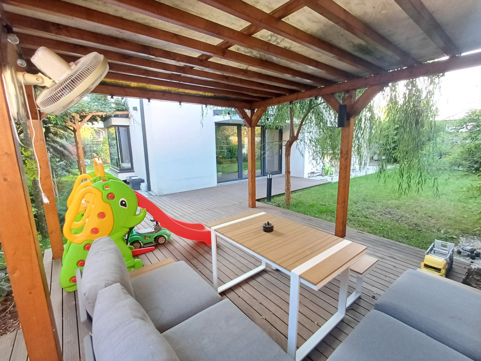 Vila superba P+1 cu teren liber 340 mp Fundeni