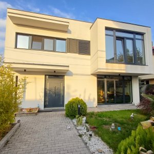 Vila superba P+1 cu teren liber 340 mp Fundeni