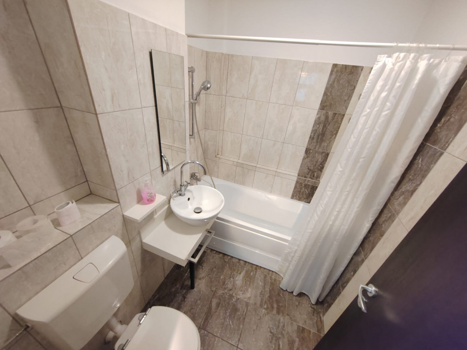 Apartament foarte spatios cu loc de parcare